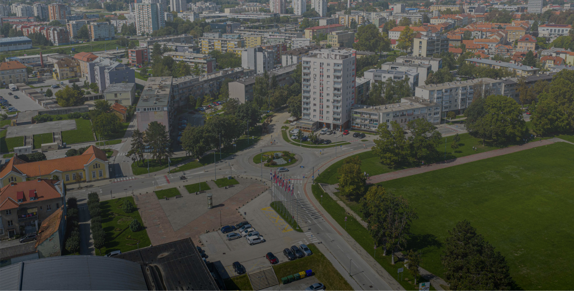 Pogled iz zraka na stambene zgrade u Karlovcu