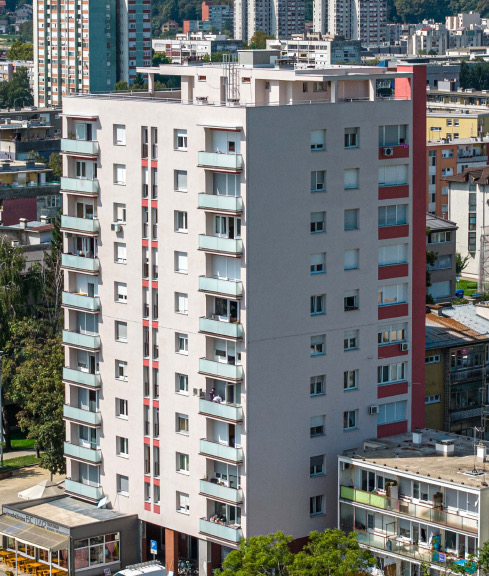 Obnovljena višestambena zgrada - Projekt 2